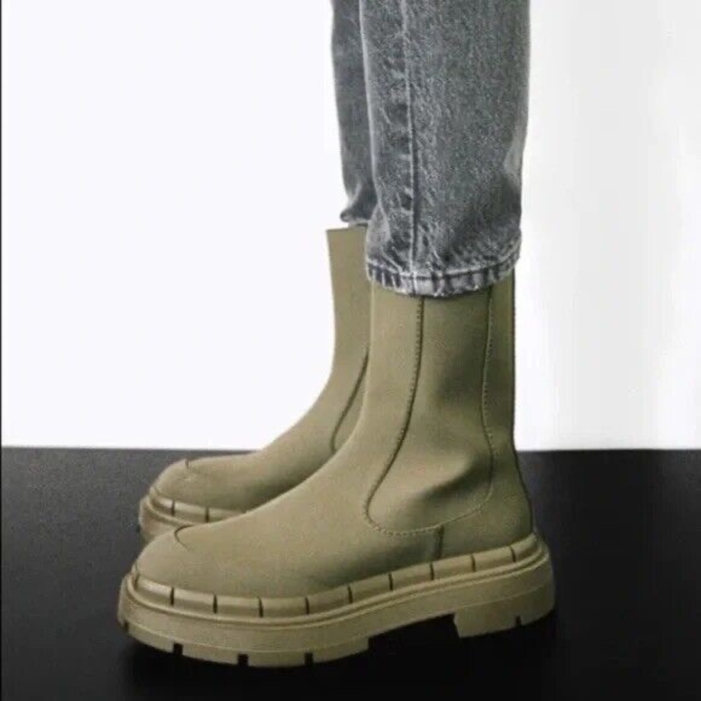 ZARA chunky rubberized Chelsea boots size EU 41.